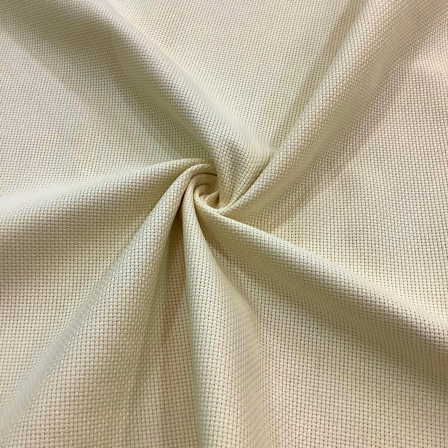 İşlemelik Kalın Etamin (En150cm) — yakın çekim